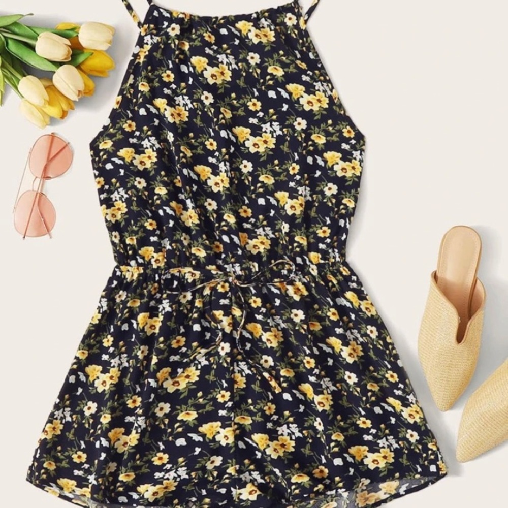SHEIN PLUS Ditsy Floral Cami Romper 👗🌼